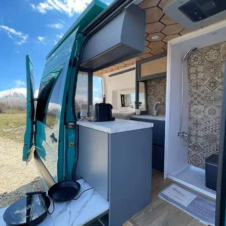 Campingplads Alvanture Premium Camper The Father Tirana